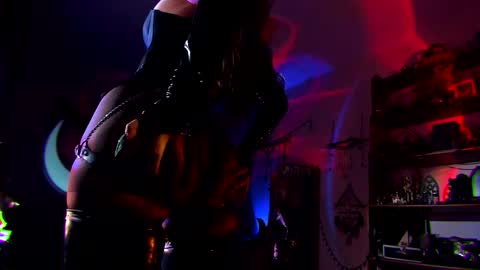Snapshot of witch_fiona chatting on 09.18.25 Goddess of two strapons - Mr. long Don Mr. Pinky online show from 09.18.25