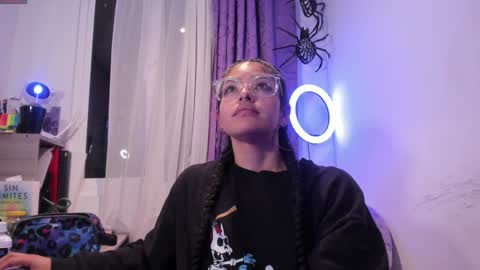 Snapshot of witchofhearts chatting on 12.22.24 Luna Violeta A r t i s t online show from 12.22.24