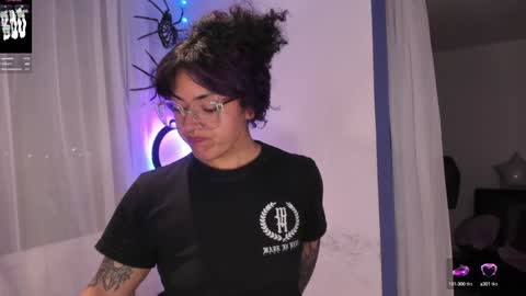 Snapshot of witchofhearts chatting on 01.04.25 Luna Violeta A r t i s t online show from 01.04.25