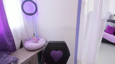 Snapshot of witchofhearts chatting on 01.04.25 Luna Violeta A r t i s t online show from 01.04.25