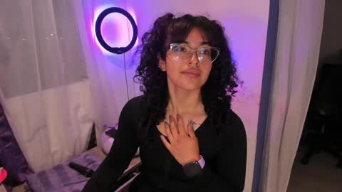 Snapshot of witchofhearts chatting on 01.06.25 Luna Violeta A r t i s t online show from 01.06.25
