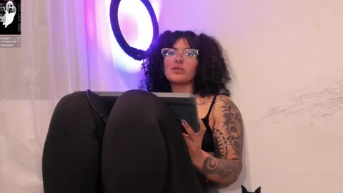 Snapshot of witchofhearts chatting on 01.08.25 Luna Violeta A r t i s t online show from 01.08.25