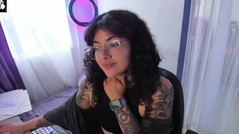 Snapshot of witchofhearts chatting on 01.10.25 Luna Violeta A r t i s t online show from 01.10.25