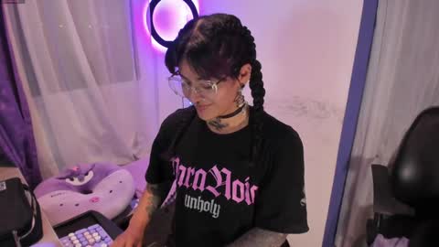 Snapshot of witchofhearts chatting on 01.20.25 Luna Violeta A r t i s t online show from 01.20.25