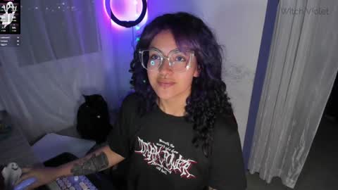 Snapshot of witchofhearts chatting on 01.22.25 Luna Violeta A r t i s t online show from 01.22.25