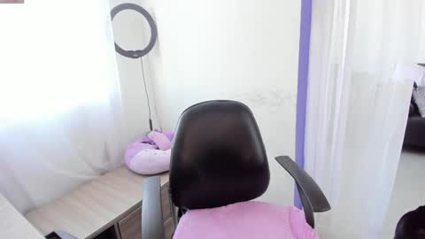 Snapshot of witchofhearts chatting on 01.29.25 Luna Violeta A r t i s t online show from 01.29.25