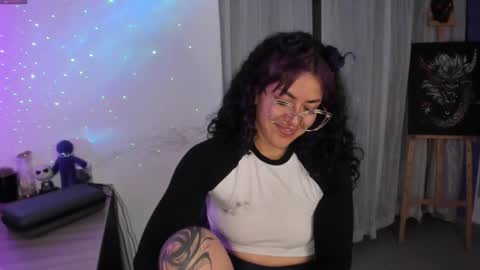 Snapshot of witchofhearts chatting on 02.25.25 Luna Violeta A r t i s t online show from 02.25.25