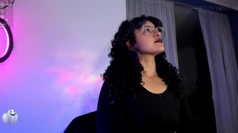 Snapshot of witchofhearts chatting on 03.10.25 Luna Violeta A r t i s t online show from 03.10.25