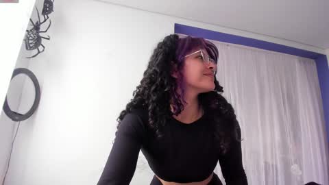 Snapshot of witchofhearts chatting on 03.11.25 Luna Violeta A r t i s t online show from 03.11.25