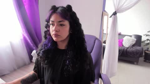 Snapshot of witchofhearts chatting on 10.01.25 Luna Violeta A r t i s t online show from 10.01.25
