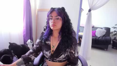Snapshot of witchofhearts chatting on 10.02.25 Luna Violeta A r t i s t online show from 10.02.25