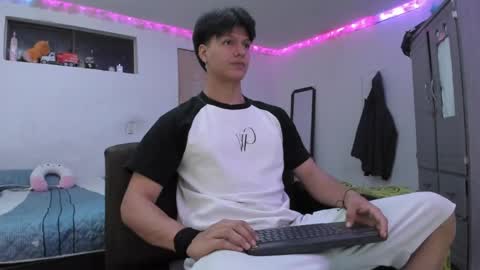 Snapshot of with_ken chatting on 04.14.26 Ken online show from 04.14.26