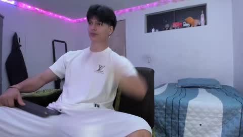 Snapshot of with_ken chatting on 04.28.26 Ken online show from 04.28.26