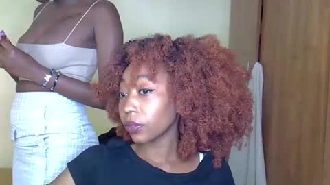 Snapshot of wizzia_khalifa chatting on 01.10.25 girlie o online show from 01.10.25