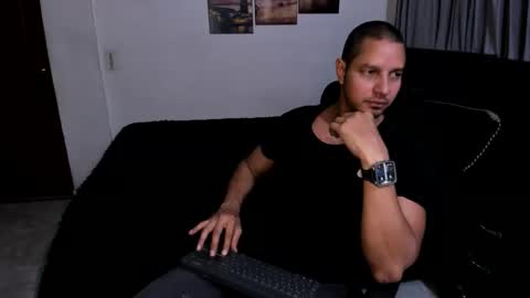 Snapshot of wncmodels chatting on 11.22.25 Magnus Dark independent model online show from 11.22.25