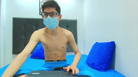 Snapshot of wolfan_sky chatting on 01.22.25 W O L F online show from 01.22.25