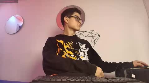 Snapshot of wolfan_sky chatting on 09.25.25 W O L F online show from 09.25.25