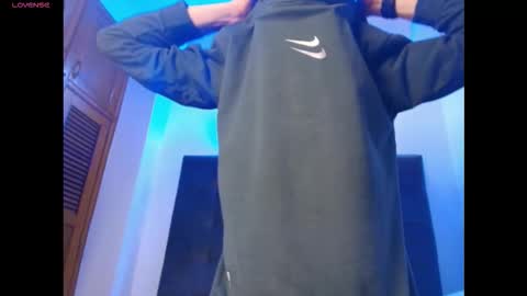 Snapshot of wolfan_sky chatting on 09.26.25 W O L F online show from 09.26.25