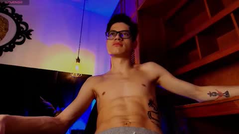 Snapshot of wolfan_sky chatting on 10.31.25 W O L F online show from 10.31.25