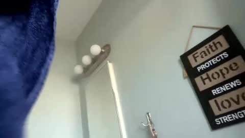 Snapshot of wolfgamer44 chatting on 01.22.25 wolfgamer44 online show from 01.22.25