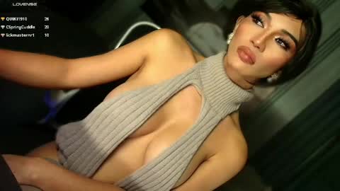 Snapshot of womanofyourdesire_ts chatting on 05.09.26 Julia online show from 05.09.26