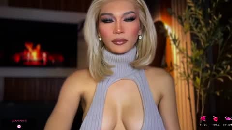 Snapshot of womanofyourdesire_ts chatting on 07.24.26 Julia online show from 07.24.26
