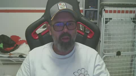 Snapshot of womenizzeer chatting on 12.07.24 Adam online show from 12.07.24