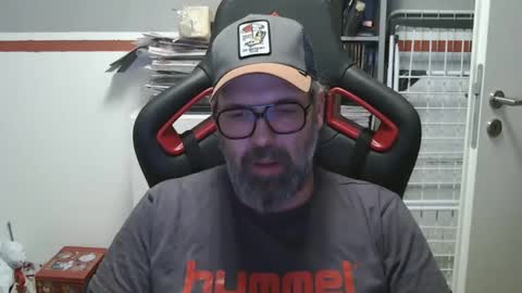 Snapshot of womenizzeer chatting on 02.18.25 Adam online show from 02.18.25