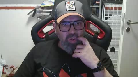 Snapshot of womenizzeer chatting on 02.26.25 Adam online show from 02.26.25