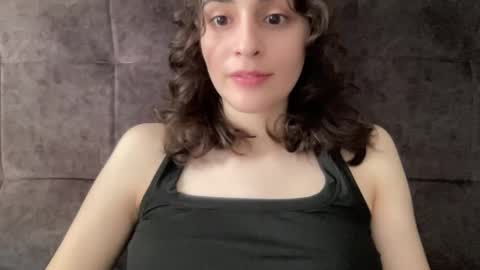 Snapshot of wonderland_stia chatting on 09.29.25 Stia online show from 09.29.25