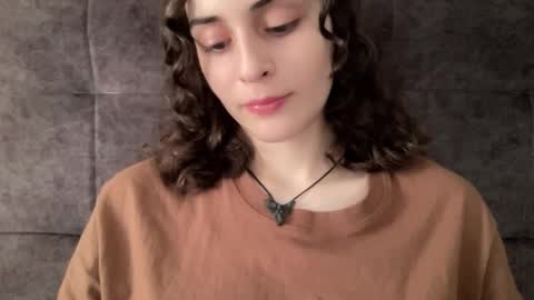 Snapshot of wonderland_stia chatting on 10.10.25 Stia online show from 10.10.25