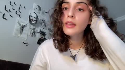 Snapshot of wonderland_stia chatting on 10.12.25 Stia online show from 10.12.25