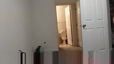 Snapshot of woodson5432 chatting on 10.23.25 LongNThrobbn online show from 10.23.25