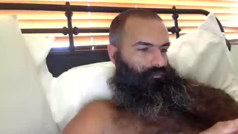 woof_wolf37 online show from 10.18.25