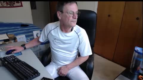 Snapshot of worldlarge chatting on 11.09.25 Large one online show from 11.09.25