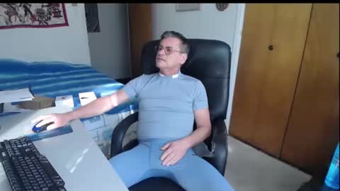 Snapshot of worldlarge chatting on 11.15.25 Large one online show from 11.15.25