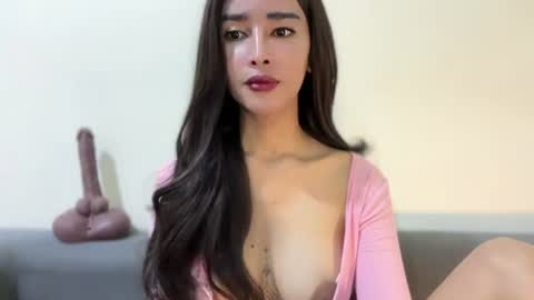 Snapshot of worthy_bigcock_bigcum chatting on 07.05.26 Lily online show from 07.05.26