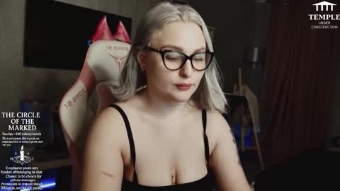 Snapshot of wounded_goddess chatting on 10.10.25 Goddess Sophy online show from 10.10.25