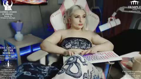 Snapshot of wounded_goddess chatting on 10.24.25 Goddess Sophy online show from 10.24.25