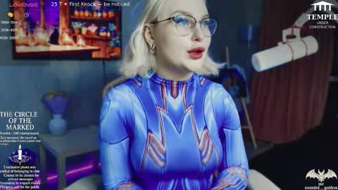 Snapshot of wounded_goddess chatting on 11.07.25 Goddess Sophy online show from 11.07.25