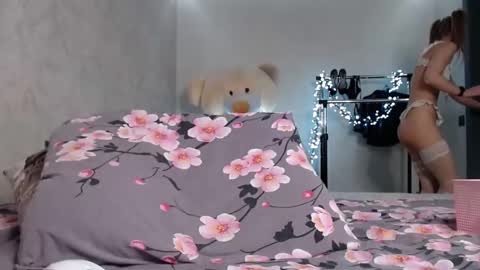 Snapshot of wow_blonde chatting on 10.12.25 Lily online show from 10.12.25