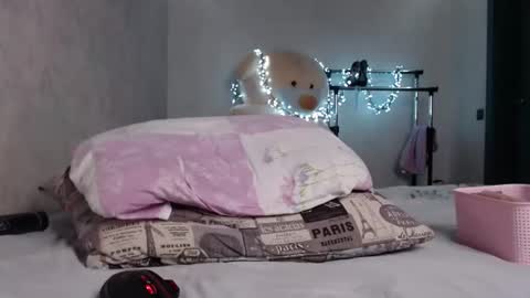 Snapshot of wow_blonde chatting on 07.12.26 Lily online show from 07.12.26