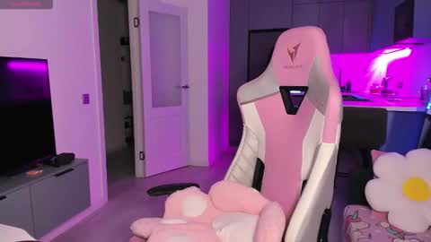 Emi online show from 10.10.25