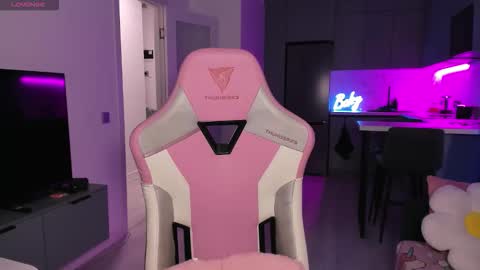 Emi online show from 10.14.25