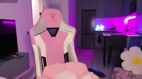 Emi online show from 10.28.25