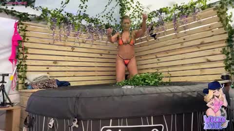 Wrenn Divine online show from 03.02.26