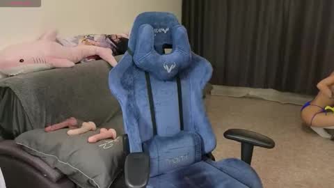 Neo and Abby online show from 12.20.25