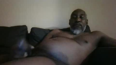 Snapshot of wun2wun2 chatting on 10.21.25 wun2wun2 online show from 10.21.25