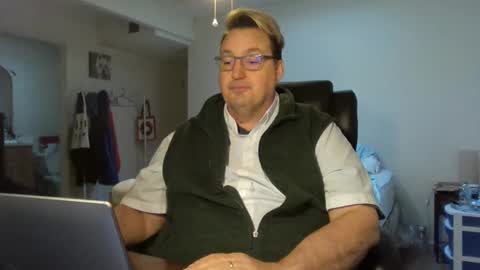 Snapshot of wvalentinox chatting on 12.03.24 WValentinoX online show from 12.03.24