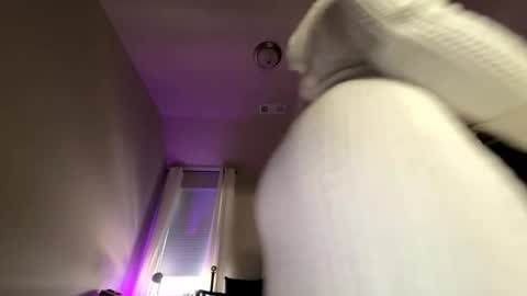 Snapshot of wynterheat chatting on 11.10.25 Wynter Heat online show from 11.10.25